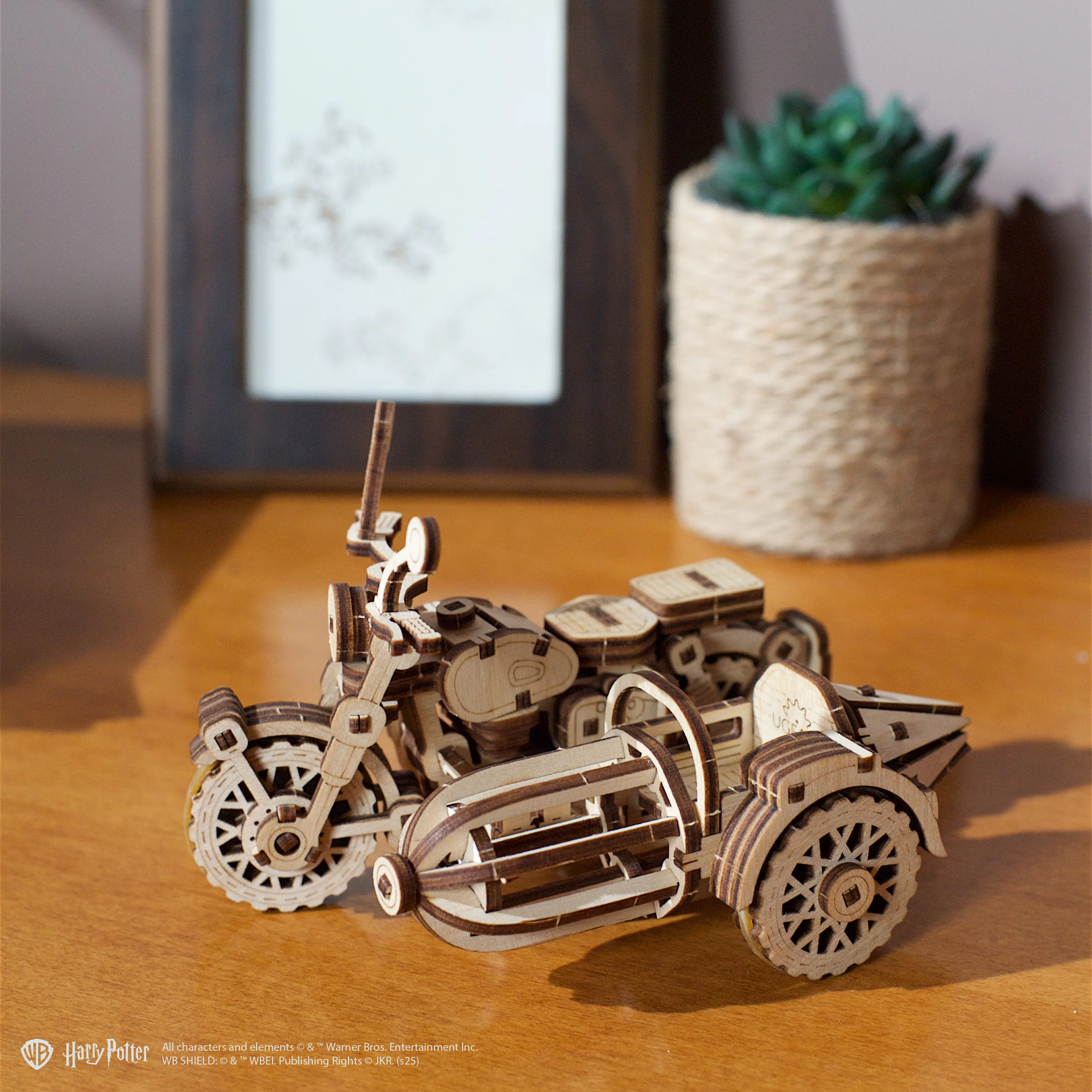Hagrid's™ Flying Motorbike - Image 7